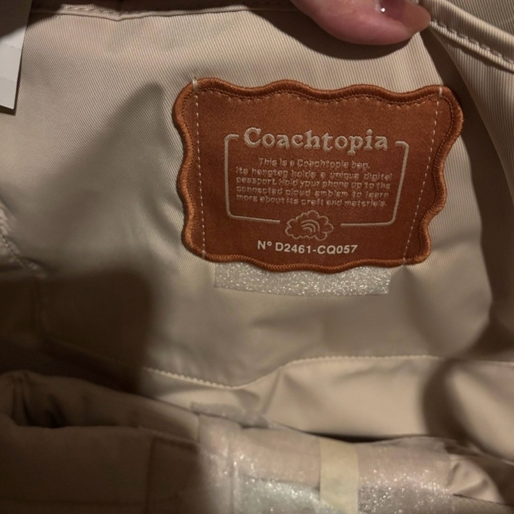 Coach off white Puffer Coachtopia Tote Bag - 'Let Us Take a Trip' Patch - Picture 4 of 5